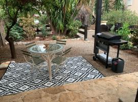 Appartement 1pièce avec jardin dans Mas de Caractère, hotel a Saint-Laurent-du-Var