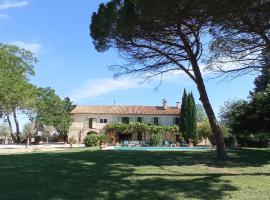 Le Mas Neuf 1752, hotel with pools in Arles