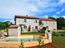 Cottage al Merlo Olivo, cabaña o casa de campo en Buje