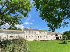 Domaine de Lanis - Maison d'hôtes pour une parenthèse hors du temps: Castelnaudary şehrinde bir otel