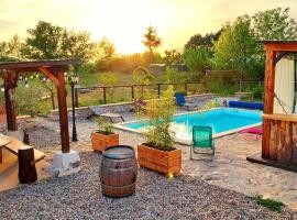 Kotedža Le P'tit Gîte Gardéchois, piscine Ardèche - 12pers pilsētā Saint-André-de-Cruzières