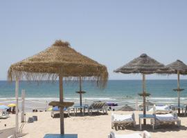 CC Bay House, hostel in Costa da Caparica