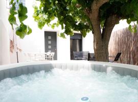 Villa Carmensin, cabana o cottage a Deltebre