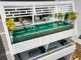 STUNNING SEA VIEW DESIGN LOFT WITH INFINITY POOL - Aqua Villa Samui Atlantis 9, hotel in Ban Ko Khwan