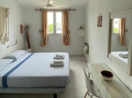 Atico excelente en Menorca Ciutadella Calan Blanes, hotel in Cala en Forcat