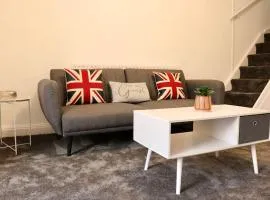 Charming 3 Bedroom Property FREE WiFi & Parking