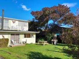 Kea View - Pohara Beach Holiday Home, hotel in Pohara