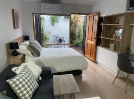 oasis by the beach, apartemen di Glenelg