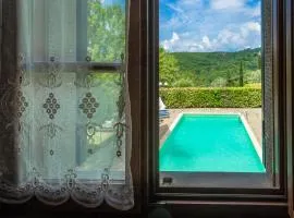 Experience the charm of Tenuta Le Caselle, a cozy farmhouse surrounded by nature and comfort!