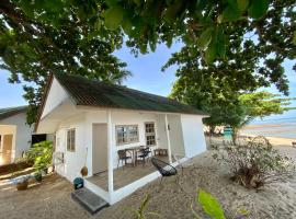 Perfect little house onthe beach (C1), vilă din Baan Tai