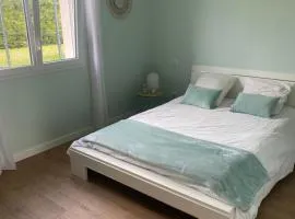 Chambre moderne 24h du Mans 10 min du circuit SDB privative