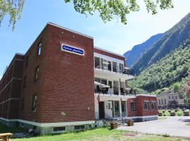 Rjukan Gjestehus, hotell sihtkohas Rjukan huviväärsuse Krossobanen lähedal