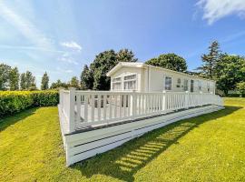 Beautiful 6 Berth Caravan With Decking In Norfolk Ref 89001mv، فندق في Belton