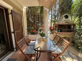 Blue Seashell Apartment - Comfortable Maisonette just 30m from the Beach in Niki
