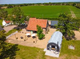 The Barns at Green Valley Farm, hytte i Heveningham