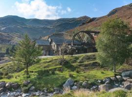 The Coppermines Mountain Cottages - Sawyers, Millrace, Pelton Wheel, Sleeps 16, hotel in Coniston