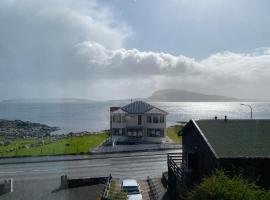 Fantastisk havudsigt tæt på centrum, Ferienunterkunft in Tórshavn