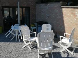 Studio "LE PETIT NID" 4 Personnes sauna intérieure et piscine, appartement in Godinne