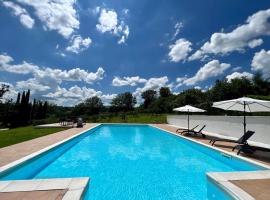 APPARTAMENTI CON PISCINA, hotel cu parcare din Spoleto