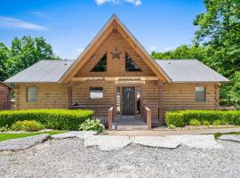 Branson Hideaway Cabin with GameRoom, hotel a Ridgedale