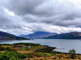 Isle of Carna, secluded Scottish Island, Loch Sunart ค็อทเทจในAcharacle