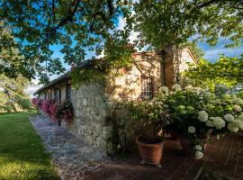 Villa in Toscana - traditional tuscan house, hotel in San Sano