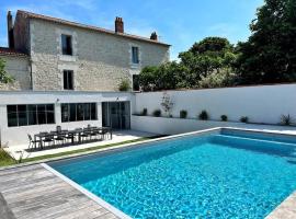 L'échappée - Villa avec piscine, hotel La Genilliere városában