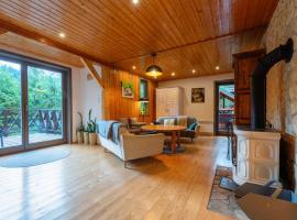 Willa Lavinka z sauną，位于扎沃亚的酒店