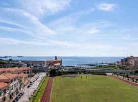 Livorno - Sea View Apartment!, sewaan penginapan tepi pantai di Livorno