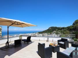 Victory's Luxury House with Jacuzzi on the Roof, cabaña o casa de campo en Isquia