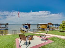 Home on Lake Livingston with Deck and 2 Fire Pits!, hotel in Onalaska