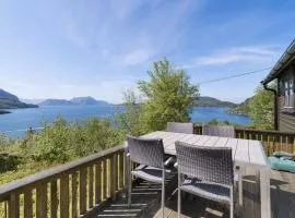Cozy and unassuming cabin with fantastic views