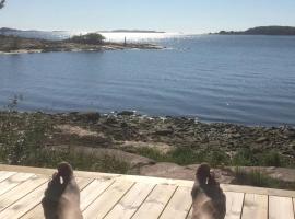 Cottage with own beach, seaterrace & pavillion., holiday home in Mariehamn
