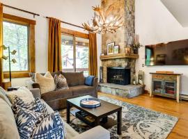 Elegant Vail Home - Walk to Booth Falls Trail, hotel Vailben