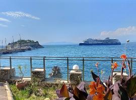 Waterfront Glass Flat, hotel cerca de Kusadasi Bars Street, Kusadasi