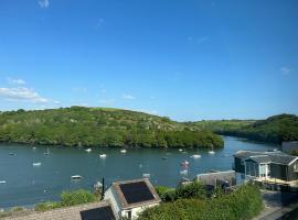 The Watchers, hotel in Fowey