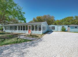 Fisher Bay Cottage, hotel in Rockport