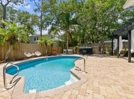 Vilano Paradise- Resort-style Pool Walk to Beach