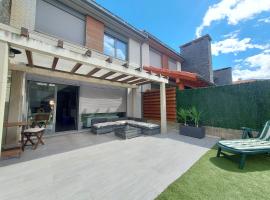 Adosado en Cirue&ntilde;a con Chimenea y barbacoa