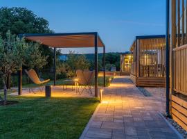 Giardino Sukošan - new mobile houses in olive garden, EV plug-in station, luksuslik telkimispaik Sukošanis