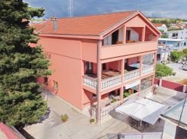 Apartments Fraj with Jacuzzi, Hotel in Zadar