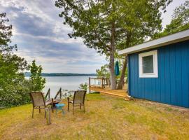 Waterfront Suttons Bay Cottage with Fire Pit!, hotel in Suttons Bay