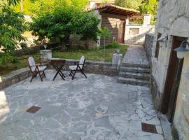 Beautiful little stone house!, hotel with parking in Sellás