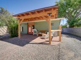 Old Town Cottonwood Cottage with Yard, Pets Welcome, hotel v destinaci Cottonwood