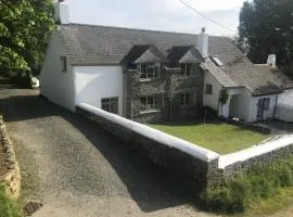 400 year old quirky Cornish cottage, in Bude, Poughill.