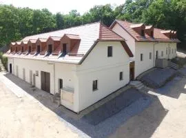 Zámek Castle Račice - Podzámčí Undercastle