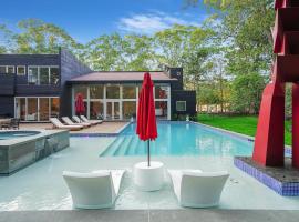 Welcome To Casa Madera EHV, villa in East Hampton