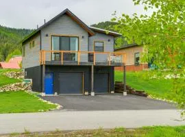Quiet Alpine Hideaway with Panoramic Mountain Views!