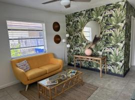 Viesnīca Miami's Cozy Tropical Getaway Maiami, netālu no apskates objekta Merrick House and Gardens