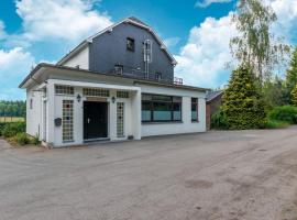 Gorgeous Mansion with Swimming Pool and Sauna, alquiler vacacional en Büllingen